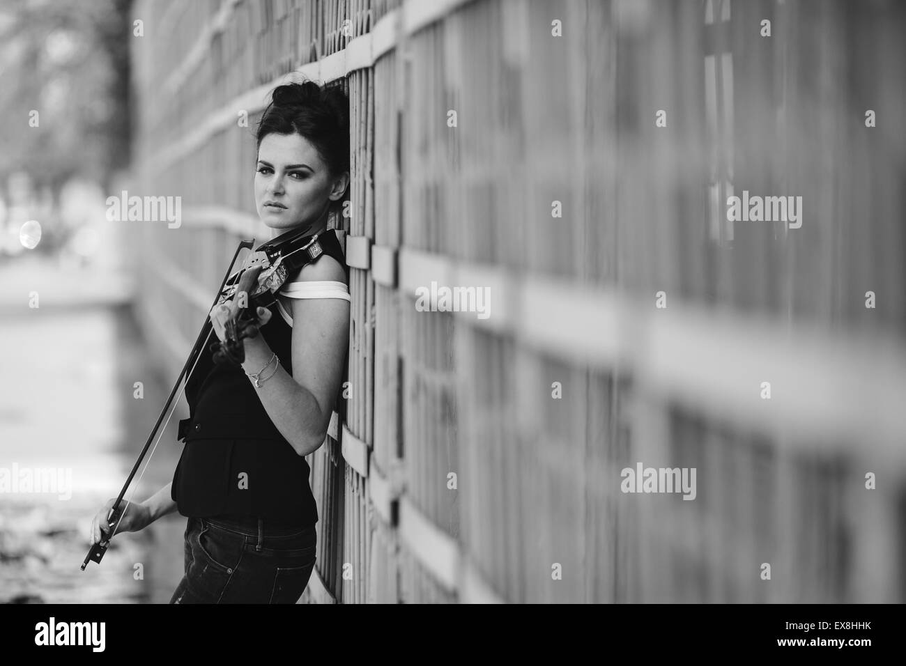 girl posing with violin Stock Photo - Alamy