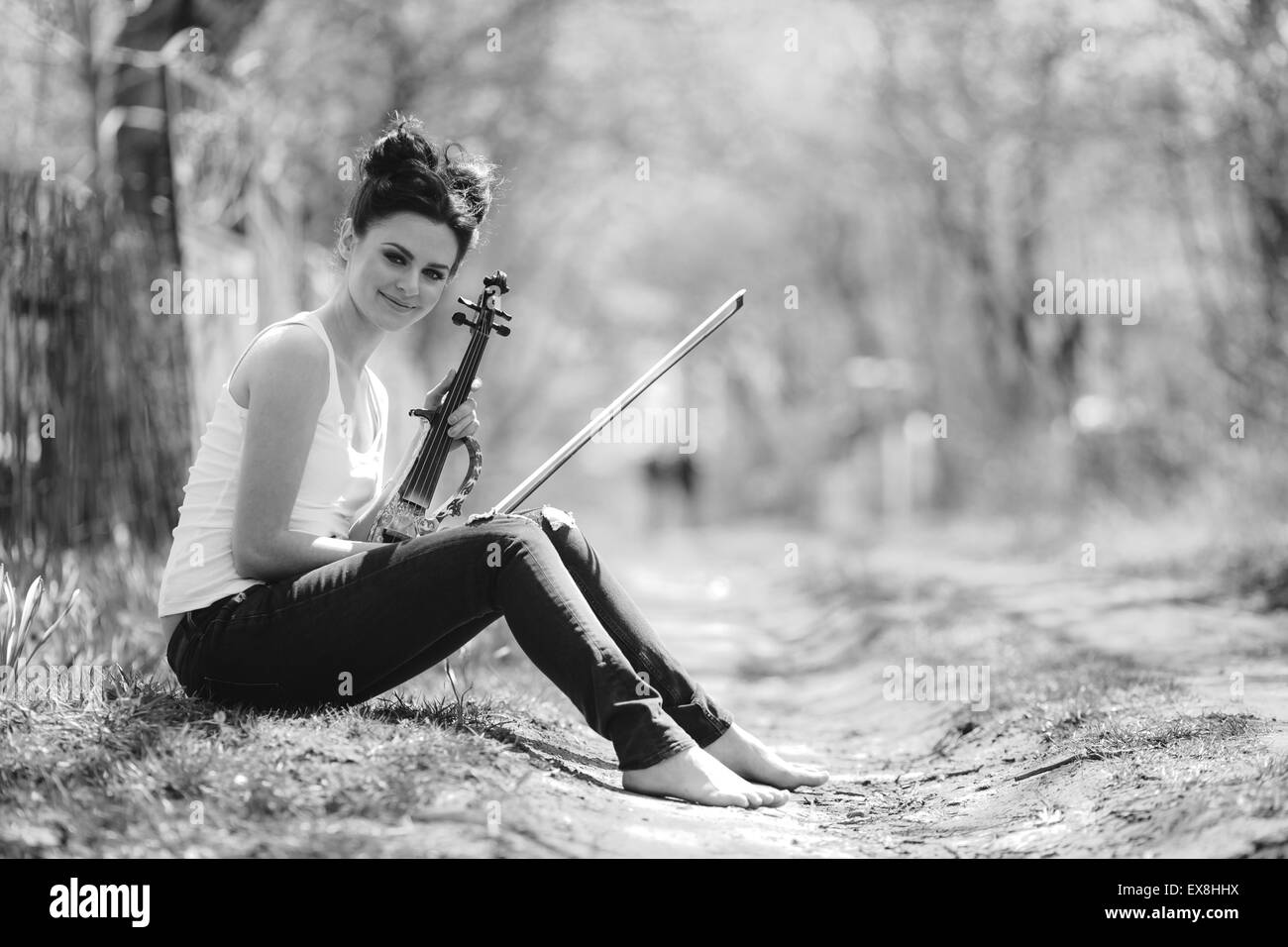 beautiful girl with a violin in his hands Stock Photo - Alamy