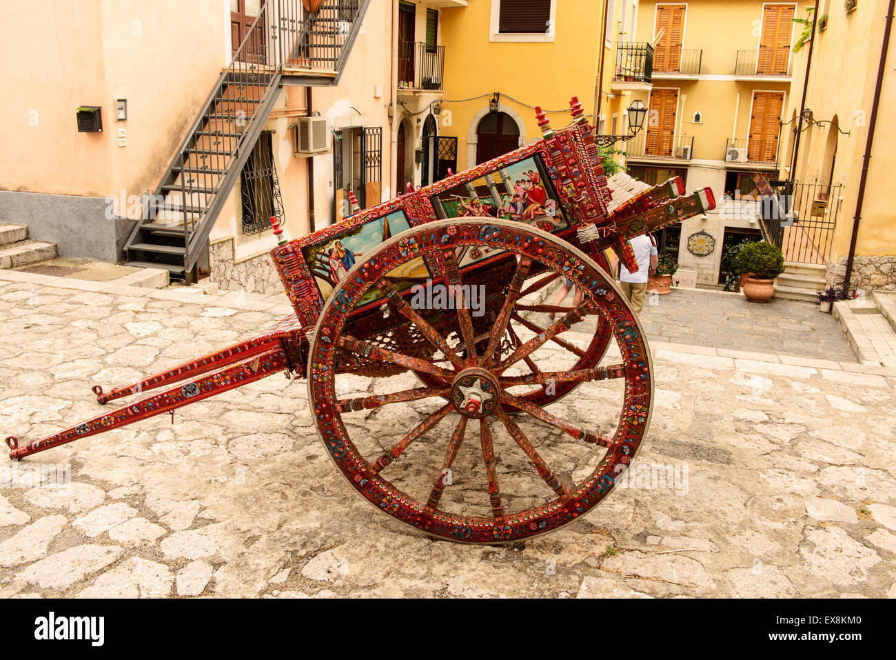Traditional Sicilian decorated cart Stock Photo - Alamy