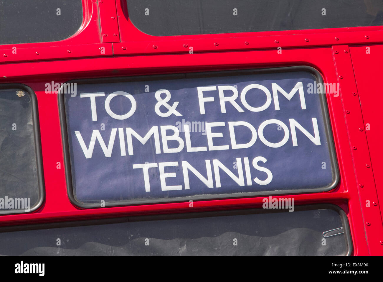 Wimbledon, London, UK. 09th July, 2015. Crowds queue to board buses for Wimbledon tennis undeterred by the London Tube strike on a warm summers day. Credit:  amer ghazzal/Alamy Live News Stock Photo