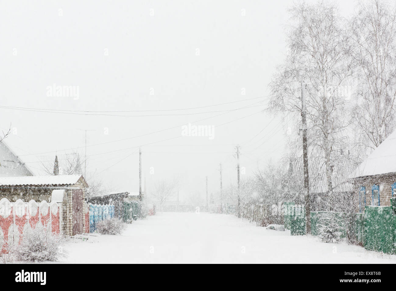 Snowfall on buildings hi-res stock photography and images - Alamy