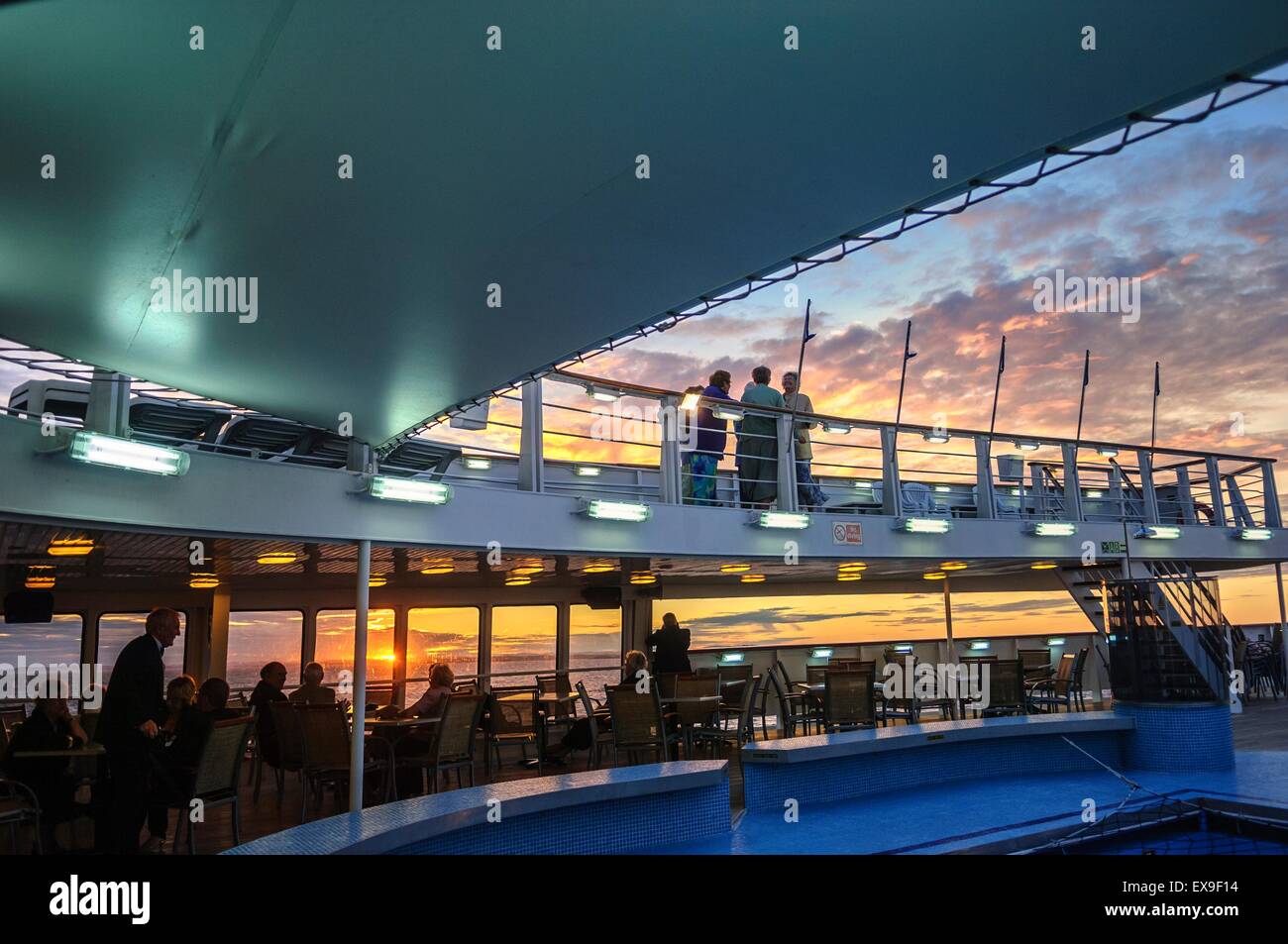 Passengers board cruise hi-res stock photography and images - Alamy