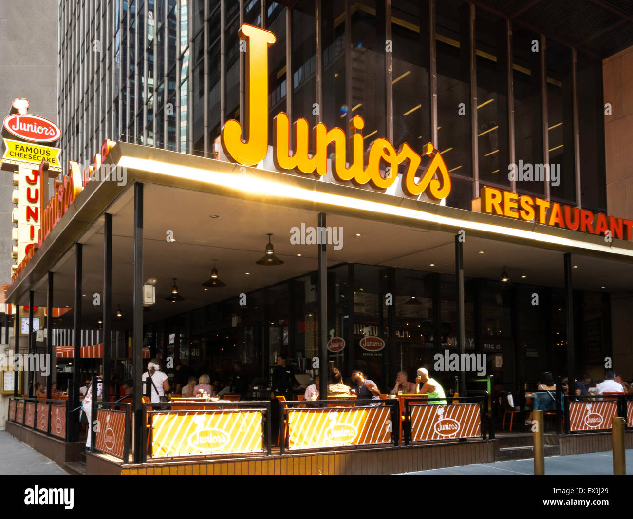 Junior’s Cheesecake Restaurant, Times Square, NYC Stock Photo - Alamy