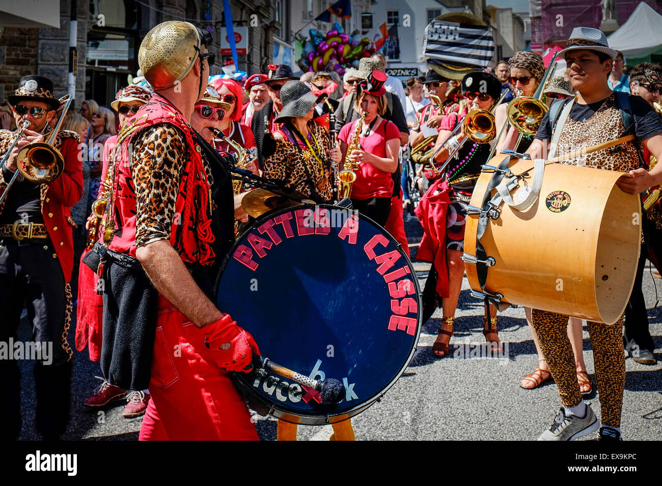 The Breton street band Pattes a Caisse lead one of the colourful parades on Mazey Day, part of the Golowan Festival in Penzance, Stock Photo