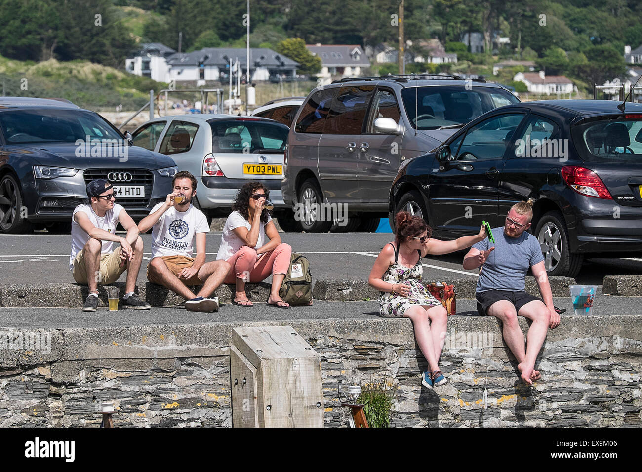 Holidaymakers relaxing on the quayside in Padstow, Cornwall. Stock Photo