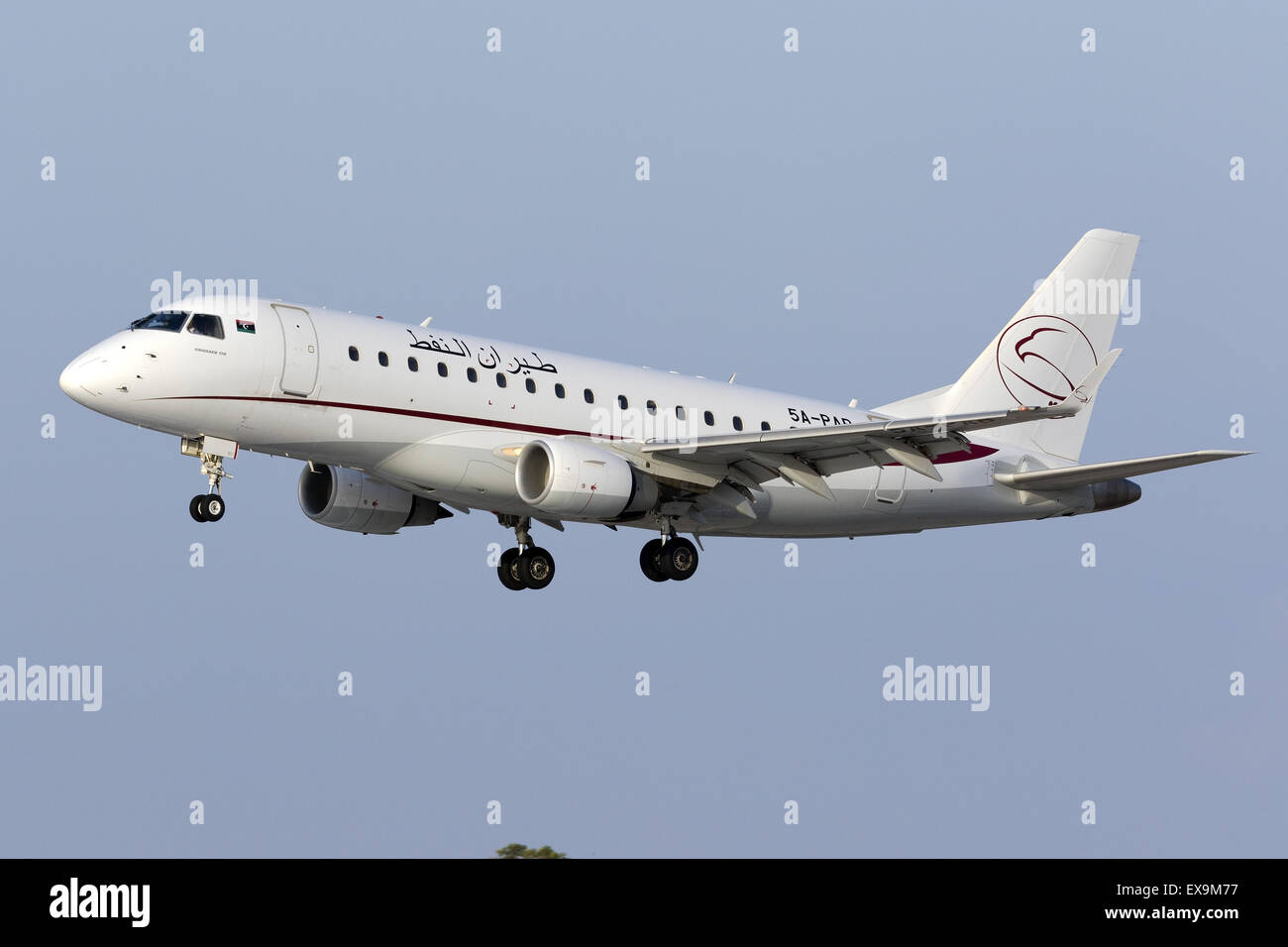 Embraer erj190 hi-res stock photography and images - Alamy