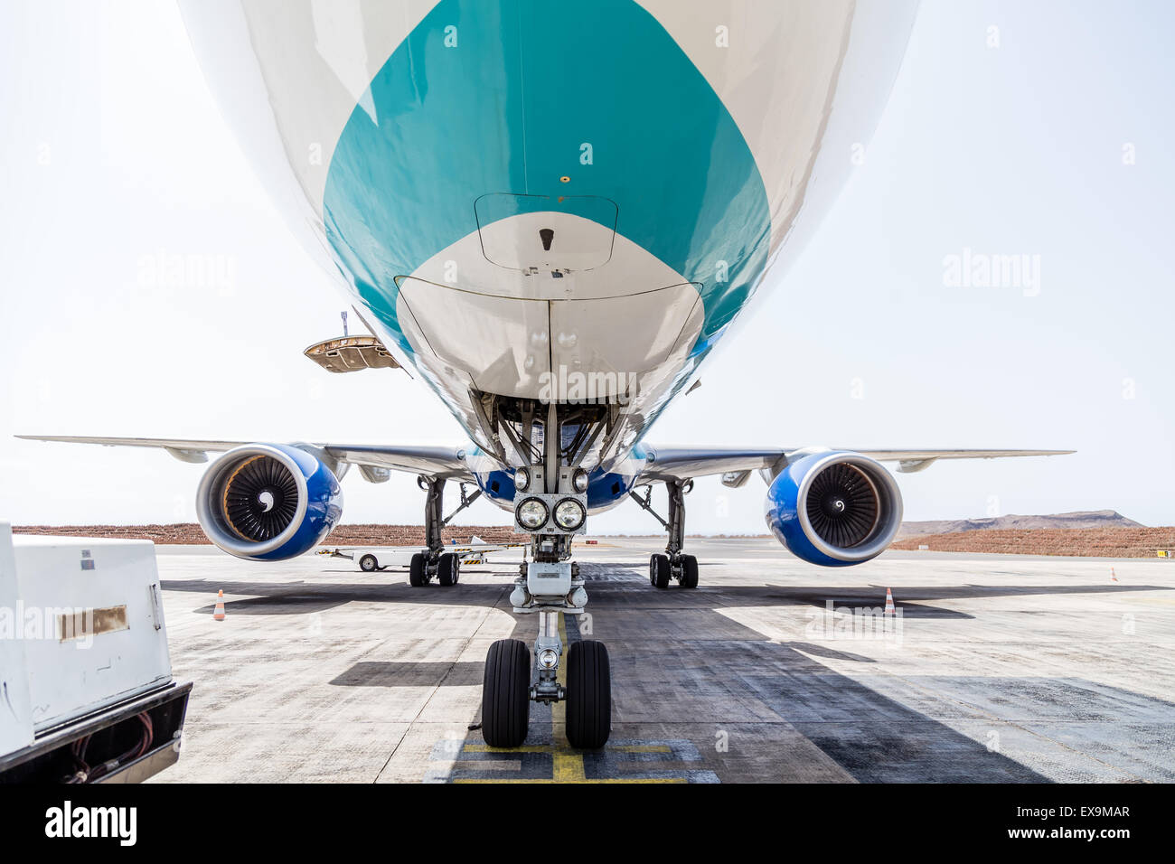 Landing gear airplane hires stock photography and images Alamy
