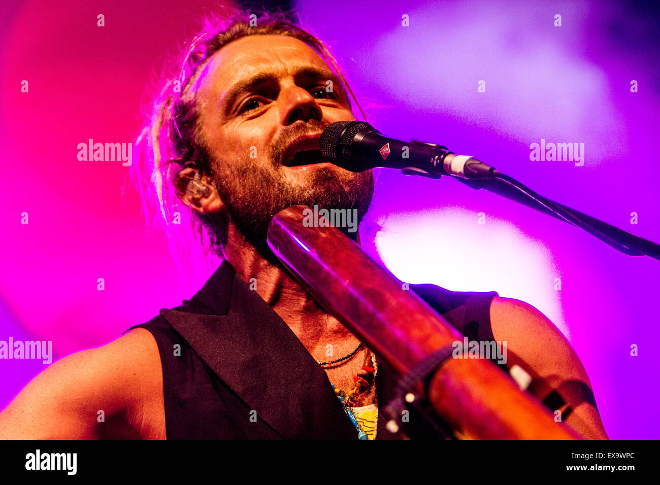 Xavier rudd concert hi-res stock photography and images - Alamy