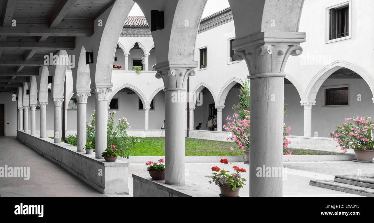 rectangular cloister with Gothic arches and marble columns Stock Photo ...