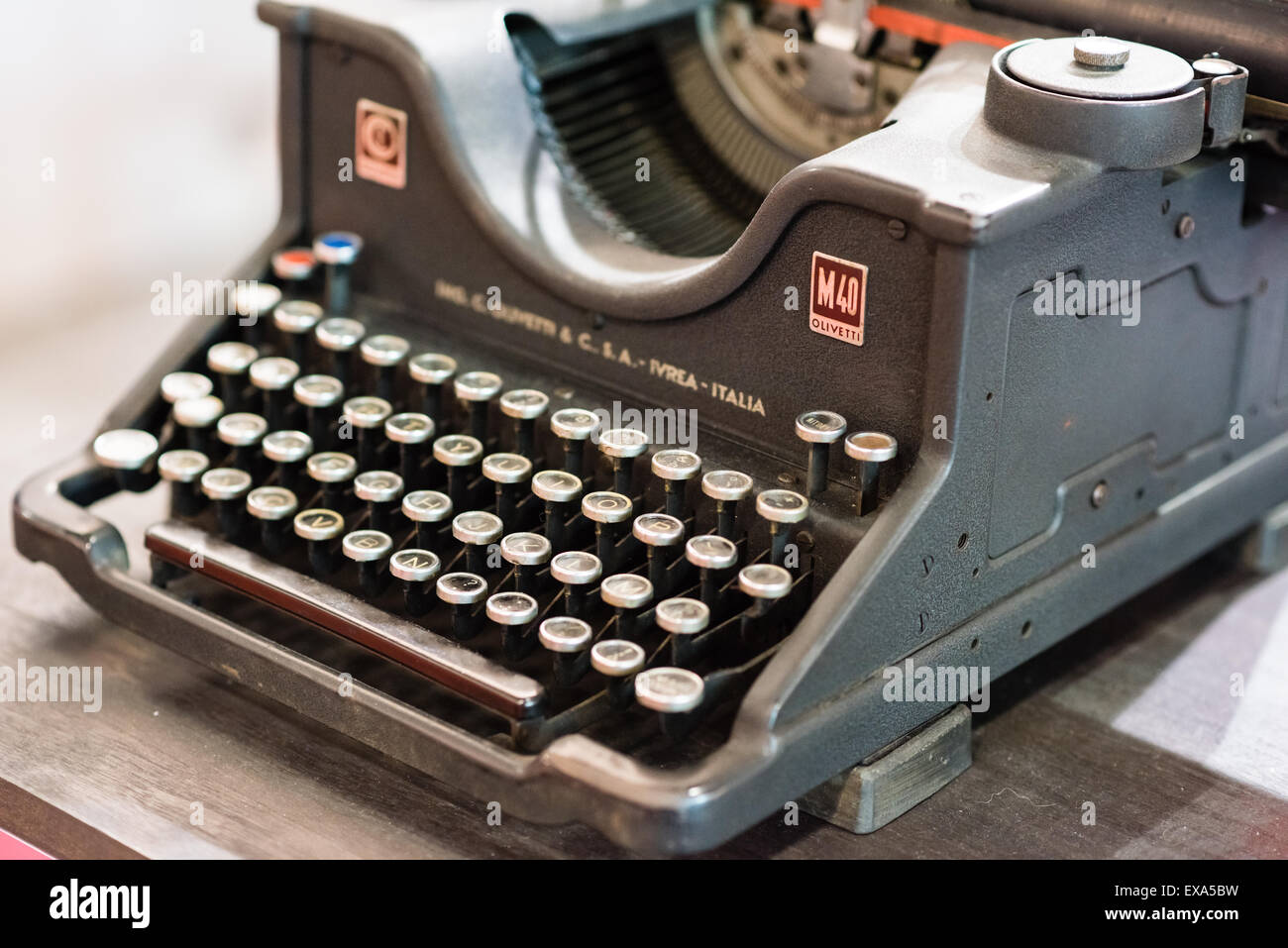 Olivetti vintage typewriter hi-res stock photography and images - Alamy