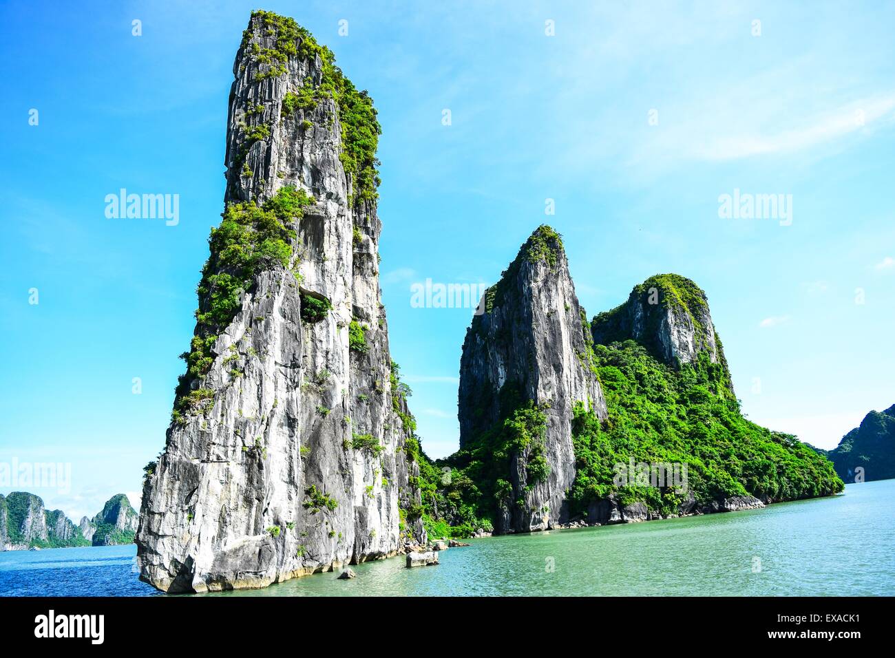 Limestone rocks in Halong Bay, Vietnam Stock Photo - Alamy