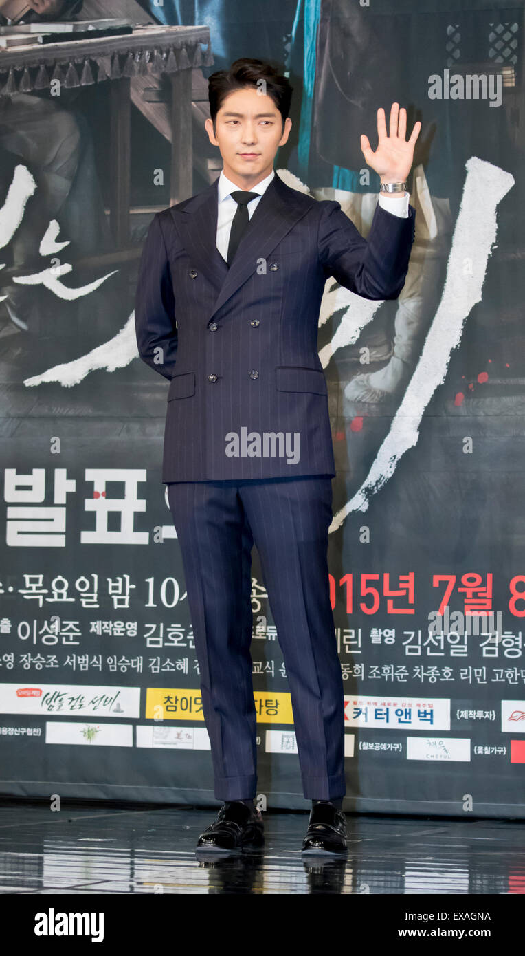 Actors Milla Jovovich and Lee Jun-Ki attend the Seoul premiere for News  Photo - Getty Images