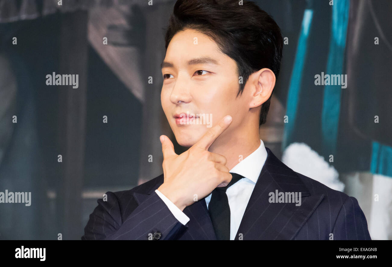 Actors Milla Jovovich and Lee Jun-Ki attend the Seoul premiere for News  Photo - Getty Images