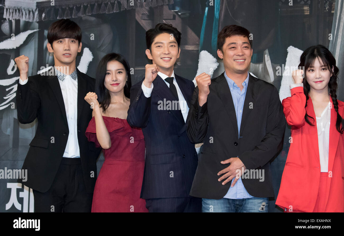 Chang-Min(Dongbangsinki), Kim So-Eun, Lee Joon-Gi, Lee Sung-Jun and Lee Yu-Bi, Jul 07, 2015 : South Korean actors and actresses Changmin (L), Kim So-eun (2nd L), Lee Joon-gi (C) and Lee Yu-bi (R) pose with drama PD Lee Sung-jun (2nd R) during a press presentation of South Korean drama, 'Scholar Who Walks the Night' in Seoul, South Korea. © Lee Jae-Won/AFLO/Alamy Live News Stock Photo