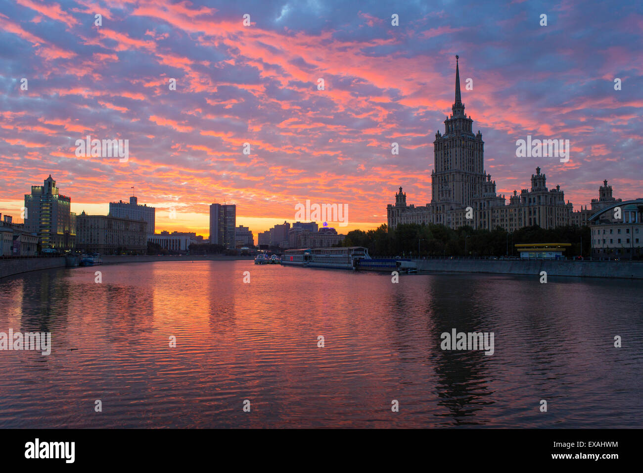 Moskva River and Hotel Ukraine, one of the seven sister skyscrapers, Moscow, Russia Stock Photo