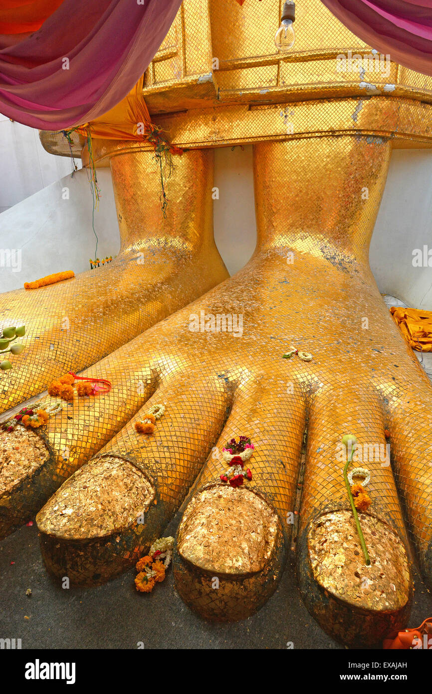 Standing Buddha in Wat Indrawiham, Bangkok, Thailand, Southeast Asia, Asia Stock Photo
