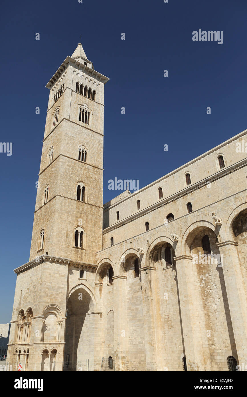 The 60m tall bell tower of the Cathedral of St. Nicholas the Pilgrim (San Nicola Pellegrino) in Trani, Apulia, Italy, Europe Stock Photo