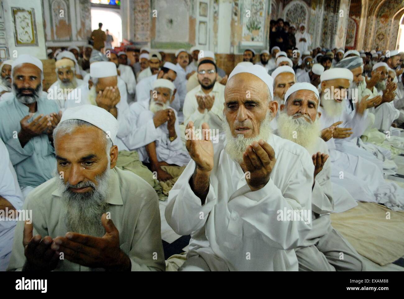 Pakistan Muslam Peshawar. 10th July, 2015. Pakistani Muslims offer Friday prayers at a ...