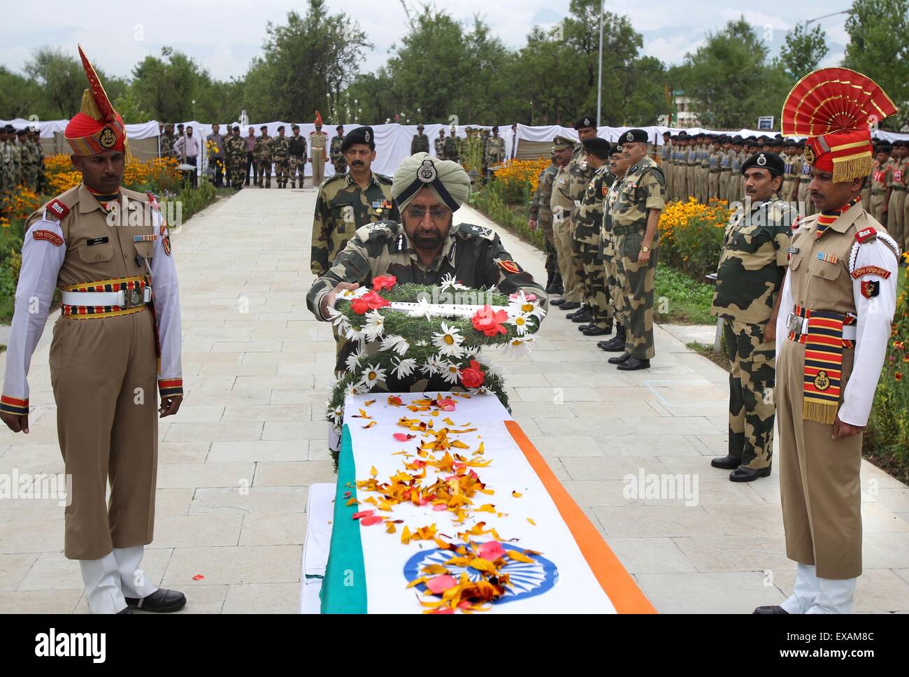 Srinagar, Indian-controlled Kashmir. 10th July, 2015. A senior officer of India's Border Security Force (BSF) lays a floral wreath on the coffin of a border guard at their base camp in Humhama, on the outskirts of Srinagar, summer capital of Indian-controlled Kashmir, on July 10, 2015. A border guard of India's BSF has been killed in firing from Pakistan side on Line of Control (LoC) dividing Kashmir. Credit:  Javed Dar/Xinhua/Alamy Live News Stock Photo