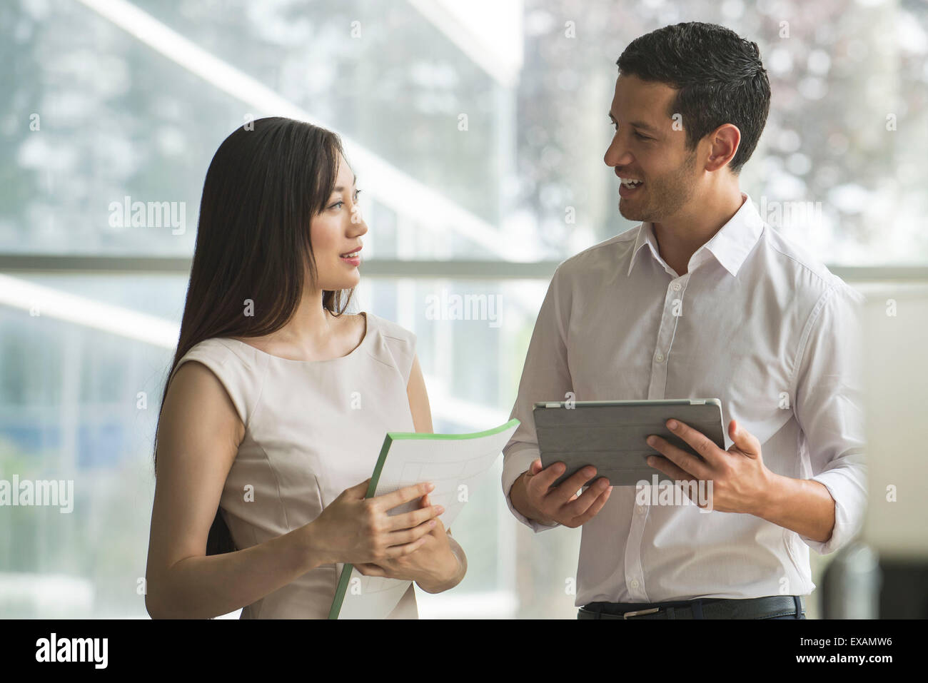 Casual Business Conversations Hi Res Stock Photography And Images Alamy