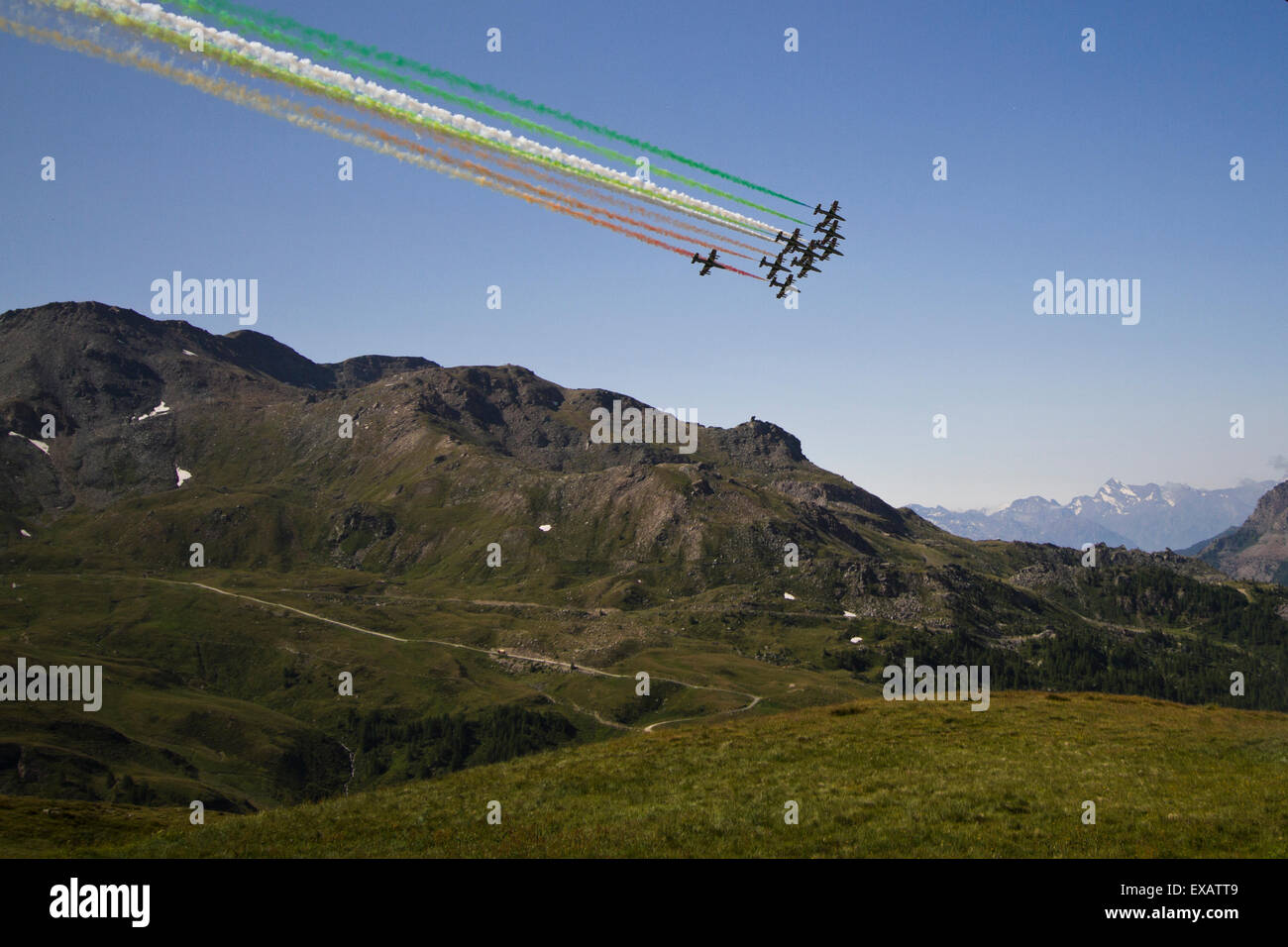 Cervinia, Italy. 10th July 2015. The acrobatic team 'Frecce Tricolori' of the Italian Air Force draws the Italian flag with smoke trails flying over Breuil-Cervinia. The event celebrates the 150 years of the first ascent of Matterhorn. Stock Photo