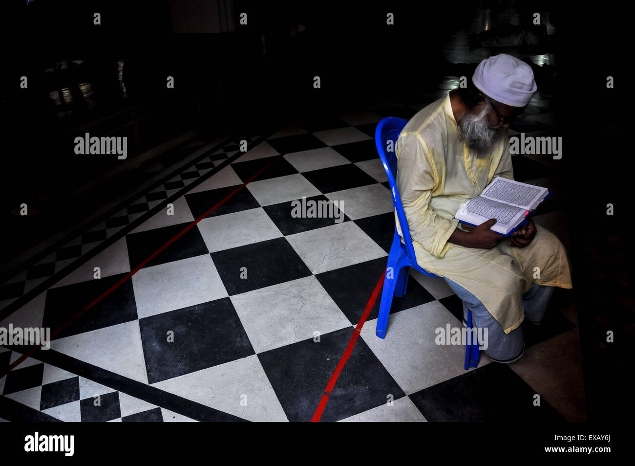 Dhaka, Bangladesh. 10th July, 2015. July 10, 2015 - Dhaka, Bangladesh - A muslim reciting the religious book Holy Quran in a mosque. © Mohammad Ponir Hossain/ZUMA Wire/ZUMAPRESS.com/Alamy Live News Stock Photo