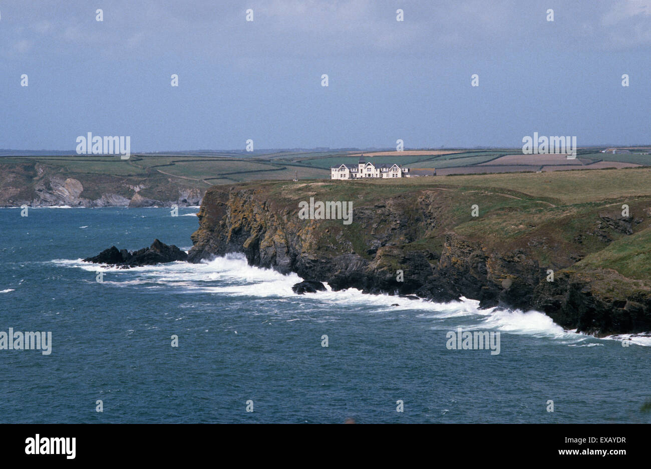 Cornwall, England. Marconi Point above Poldhu Cove with the Poldhu Hotel (now a nursing home) and the Marconi Monument. Stock Photo
