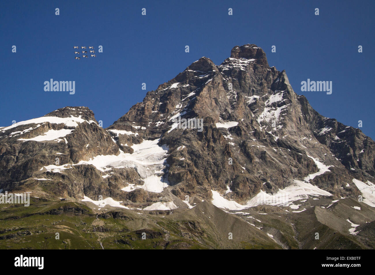 Cervinia, Italy. 10th July 2015. The acrobatic team 'Frecce Tricolori' of the Italian Air Force fly by Matterhorn (Italian name Cervino) in Aosta Valley, (Italy) to celebrate the 150 years of the first ascent. Stock Photo