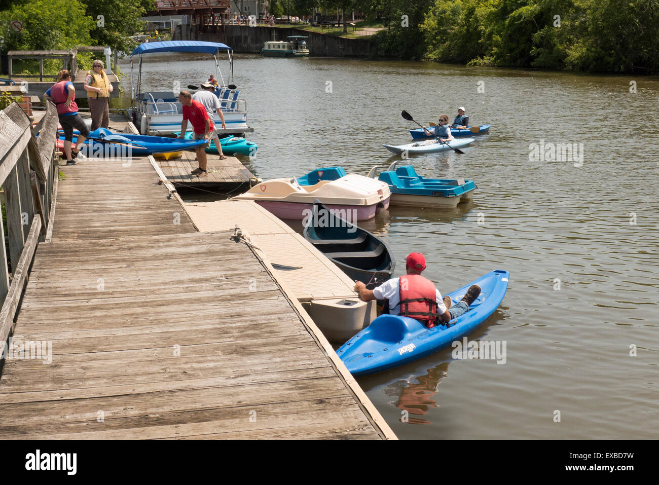 Kayaks, canoes and paddle boats on Erie Canal Stock Photo Alamy