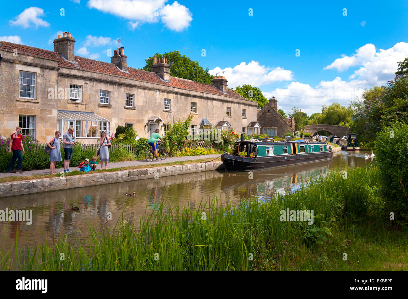 People enjoying a Summer day by Kennet and Avon Canal at Bathampton, Bath, England, UK Stock Photo