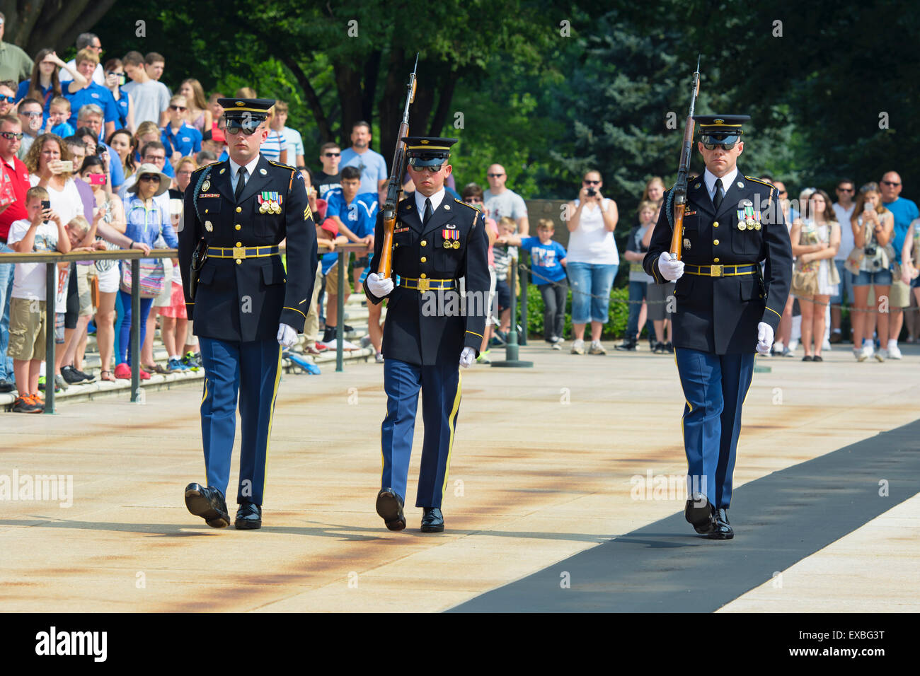 Changing of the guard arlington national cemetery tomb of the unknown