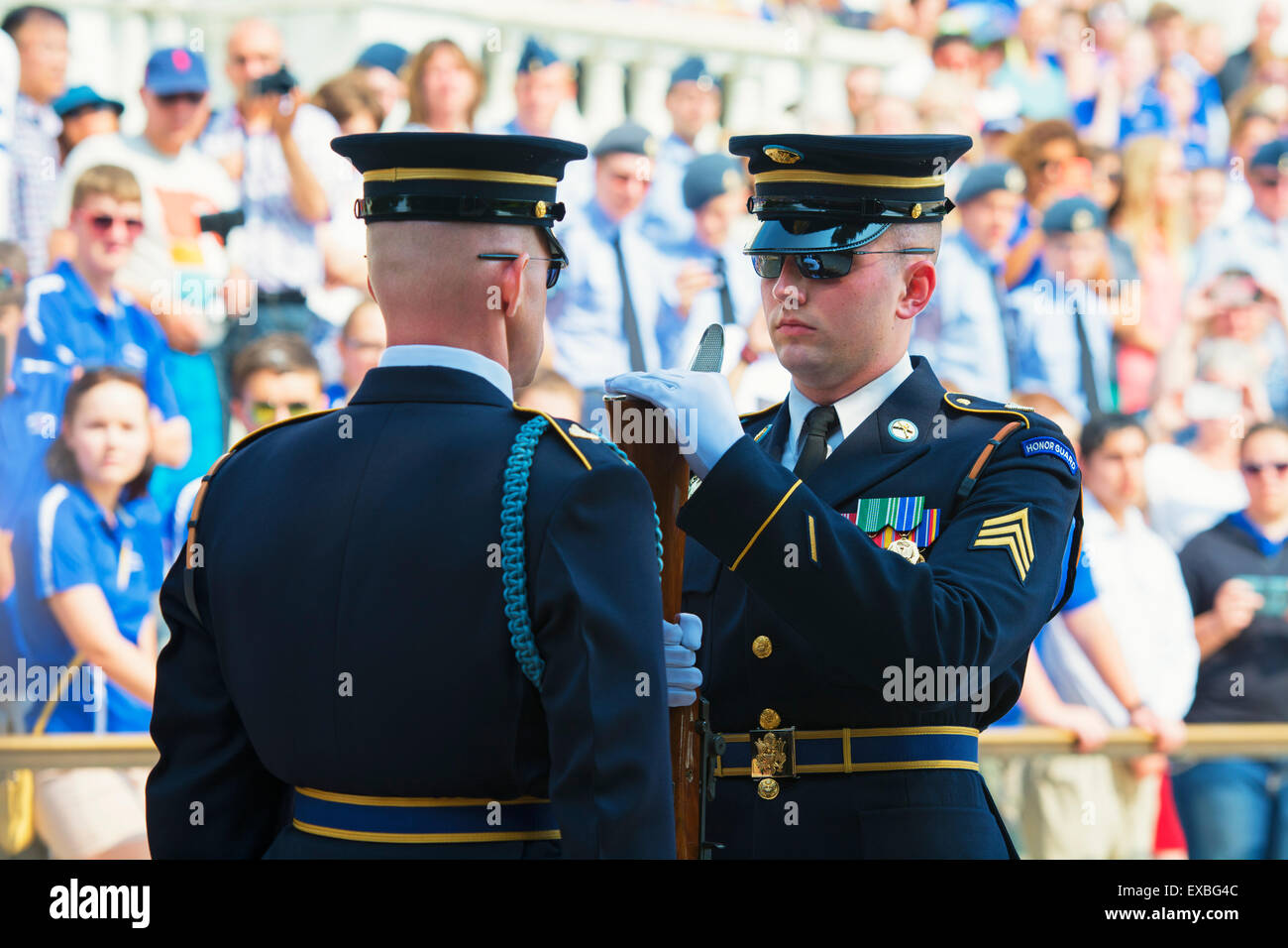 Changing of the guard arlington national cemetery tomb of the unknown