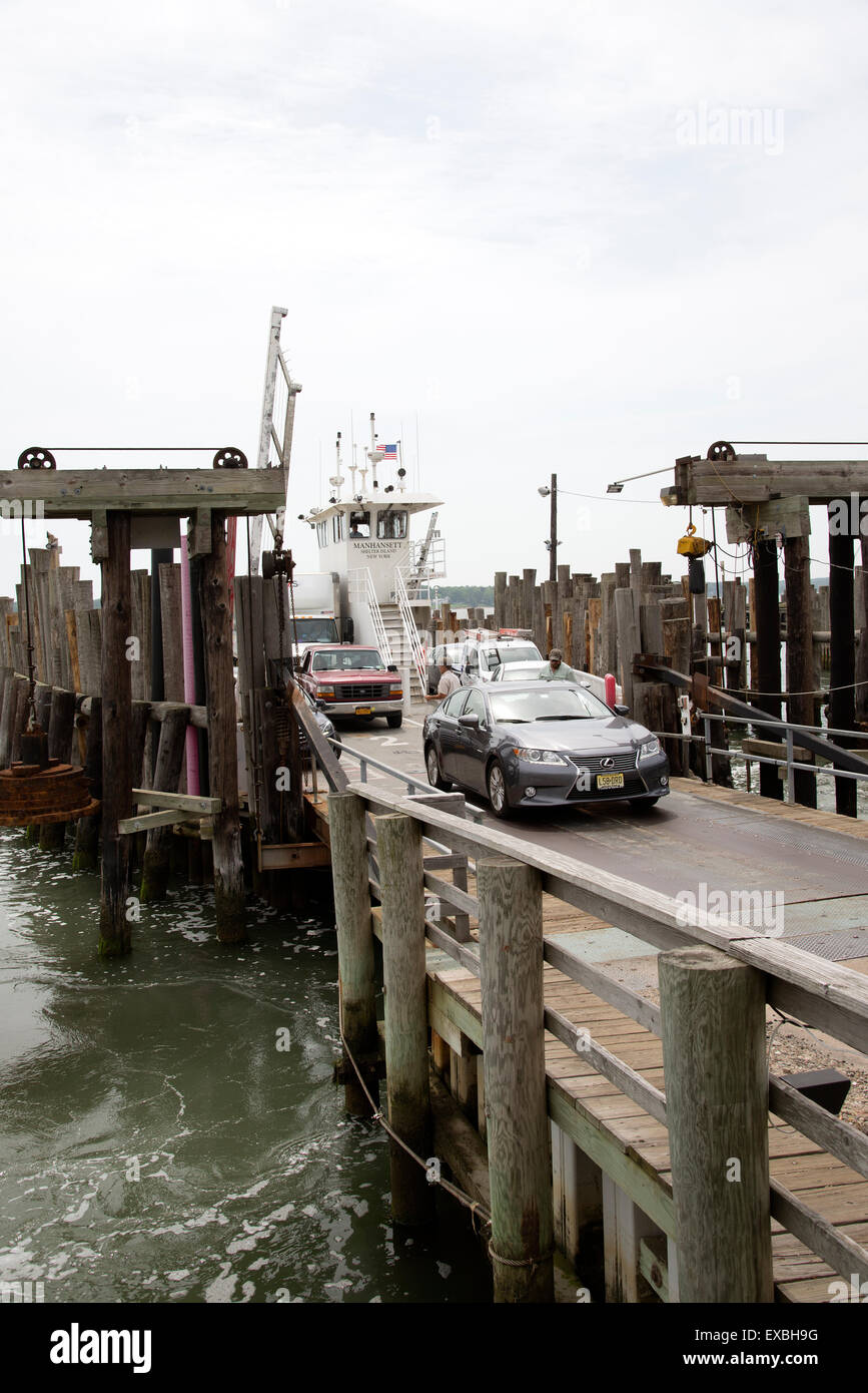 Shelter island roll on roll off ferry at Greenport harbor Long Island USA Stock Photo Alamy