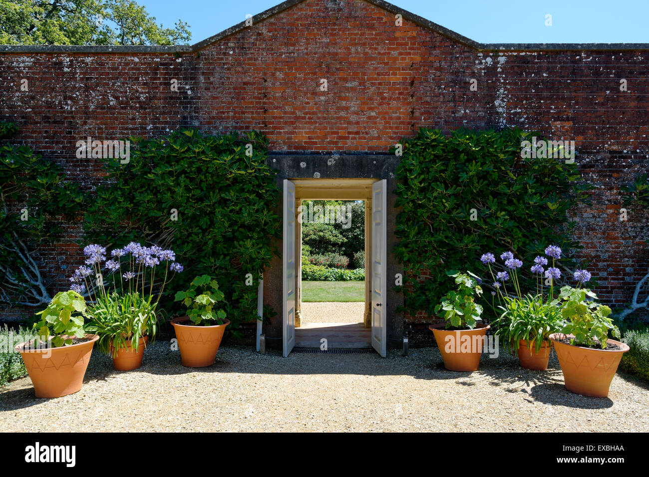 Walled garden england hi-res stock photography and images - Alamy