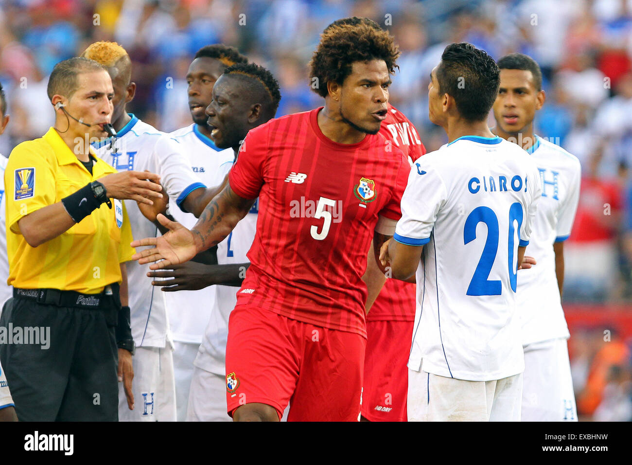 Foxborough, MA, USA. 10th July, 2015. Panama defender Roman Torres (5) exchanges words with Honduras midfielder Jorge Claros (20) during the second half of the CONCACAF Gold Cup match between Panama and Honduras at Gillette Stadium. The match ended in a 1-1 tie. Anthony Nesmith/Cal Sport Media Credit:  Cal Sport Media/Alamy Live News Stock Photo