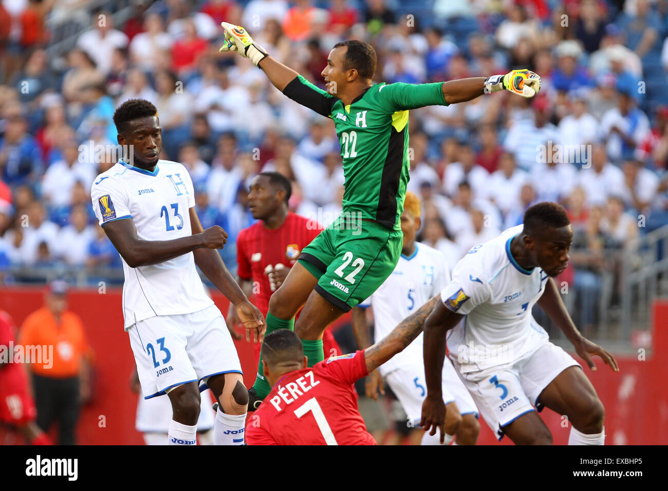 Foxborough, MA, USA. 10th July, 2015. Honduras goalkeeper Donis Escober (22) makes a save during the second half of the CONCACAF Gold Cup match between Panama and Honduras at Gillette Stadium. The match ended in a 1-1 tie. Anthony Nesmith/Cal Sport Media Credit:  Cal Sport Media/Alamy Live News Stock Photo