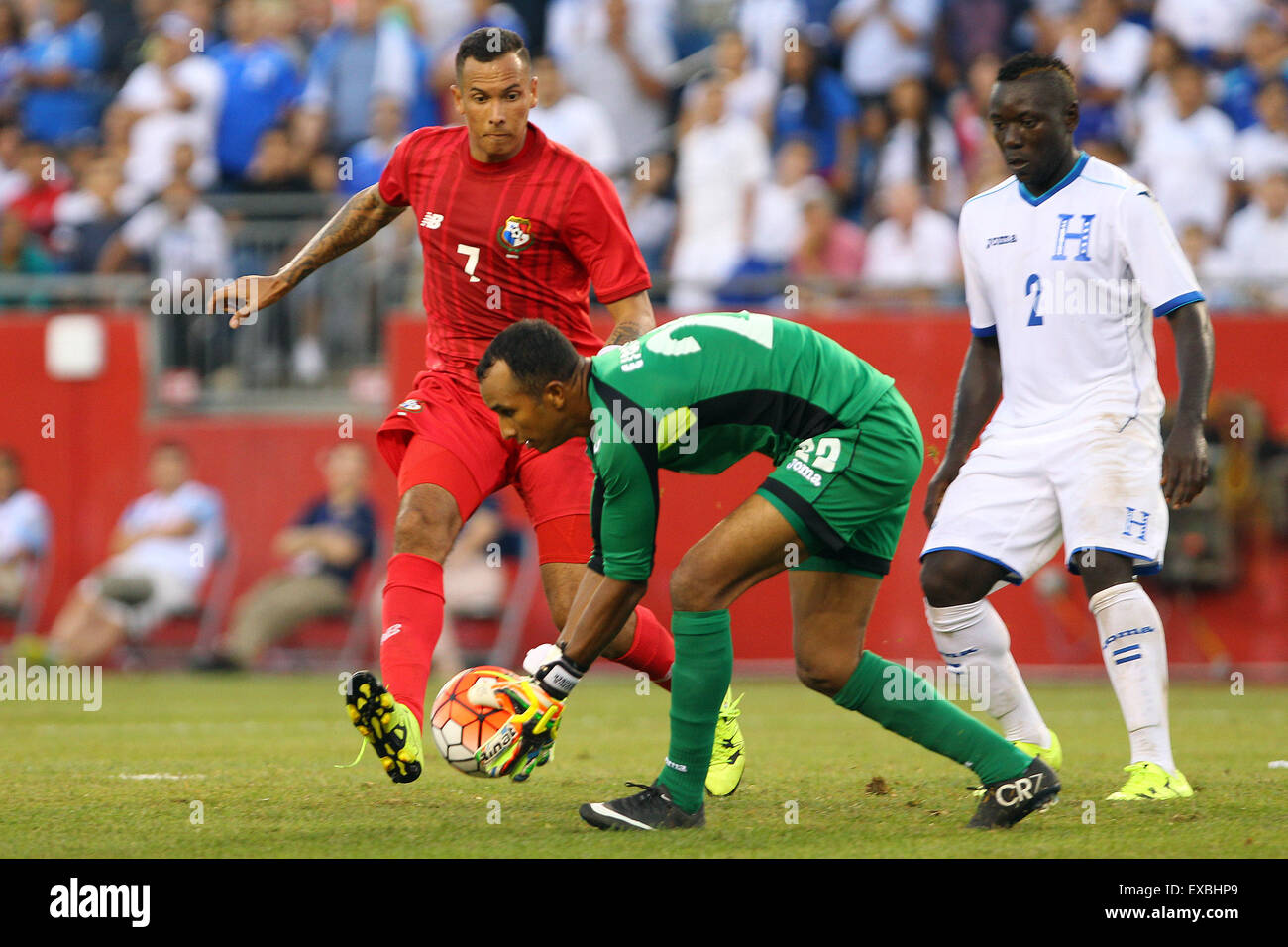 Foxborough, MA, USA. 10th July, 2015. Honduras goalkeeper Donis Escober (22) makes a save during the second half of the CONCACAF Gold Cup match between Panama and Honduras at Gillette Stadium. The match ended in a 1-1 tie. Anthony Nesmith/Cal Sport Media Credit:  Cal Sport Media/Alamy Live News Stock Photo