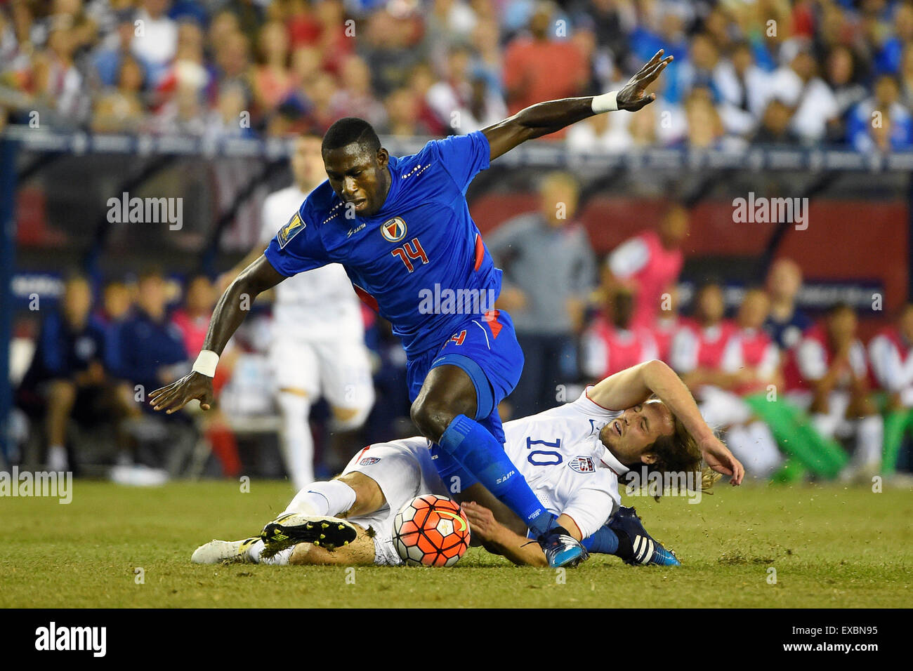Foxborough, Massachusetts, USA. 10th July, 2015. United States midfielder Mix Diskerud (10) collides with United States midfielder Greg Garza (14) on the pitch during the CONCACAF Gold Cup group stage match between USA and Haiti held at Gillette Stadium, in Foxborough Massachusetts. USA defeated Haiti 1-0. Eric Canha/CSM/Alamy Live News/ Alamy Live News Stock Photo