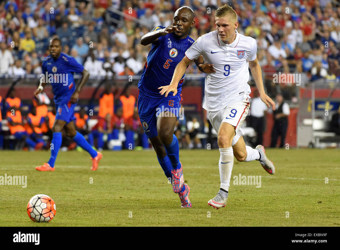 Foxborough, Massachusetts, USA. 10th July, 2015. Haiti defender Frantz Bertin (6) and United States forward Aron Johannsson (9) battle on the pitch for control of the ball during the CONCACAF Gold Cup group stage match between USA and Haiti held at Gillette Stadium, in Foxborough Massachusetts. USA defeated Haiti 1-0. Eric Canha/CSM/Alamy Live News/ Alamy Live News Stock Photo