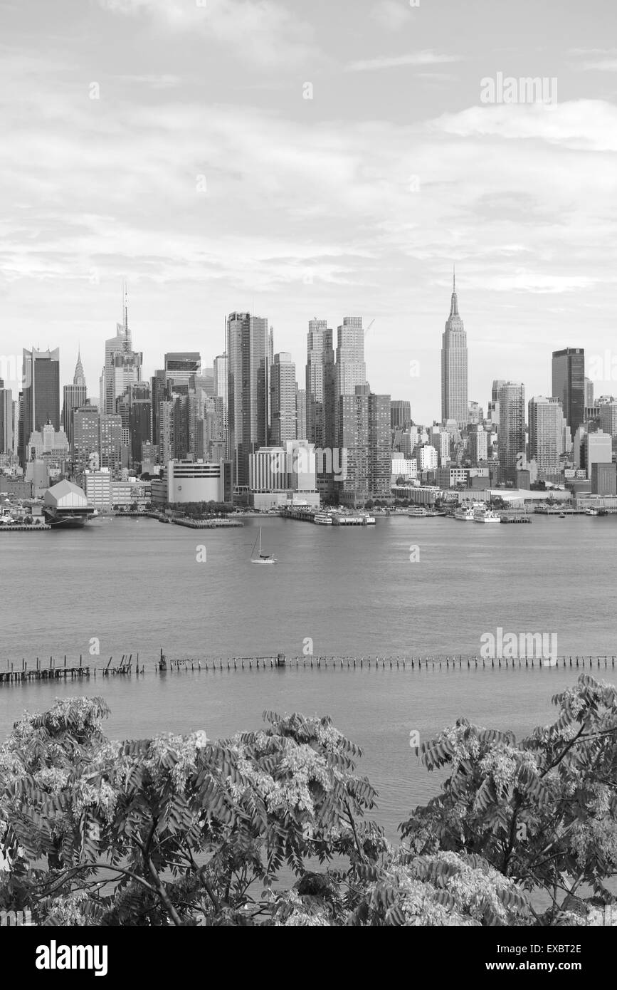 Manhattan skyline with Hudson River, New York City Stock Photo Alamy