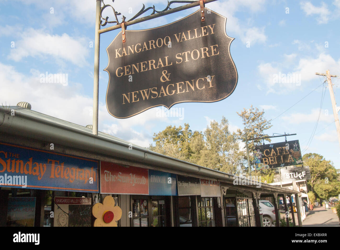 parade of shops in Kangaroo valley village township in the southern