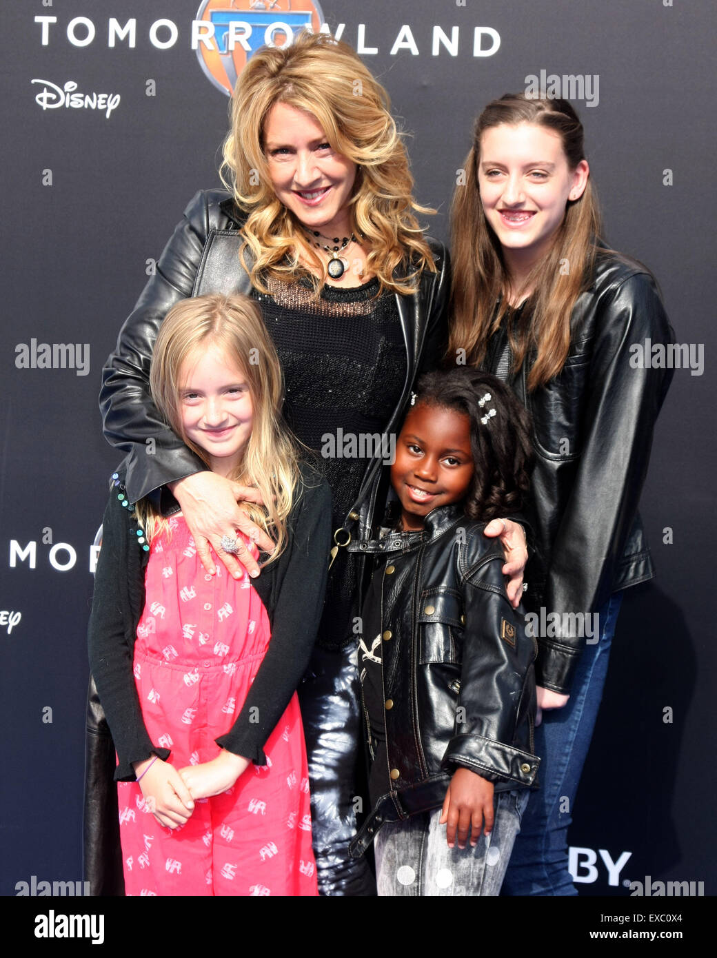 Tomorrowland Premiere Featuring: Joely Fisher, daughters Where: Lake ...