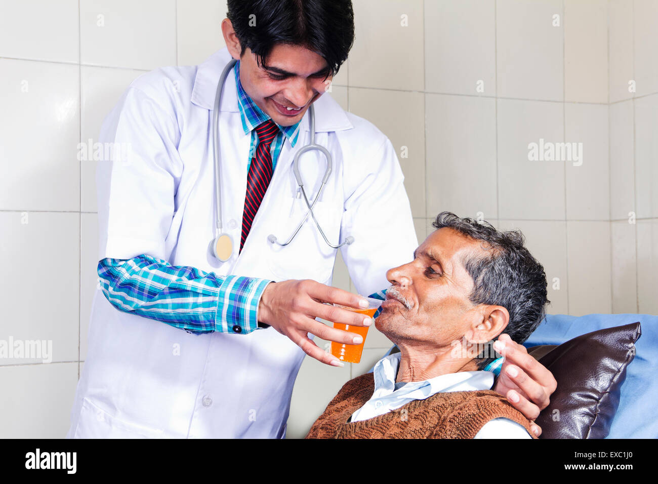 Old man hospital bed doctor hi-res stock photography and images - Alamy