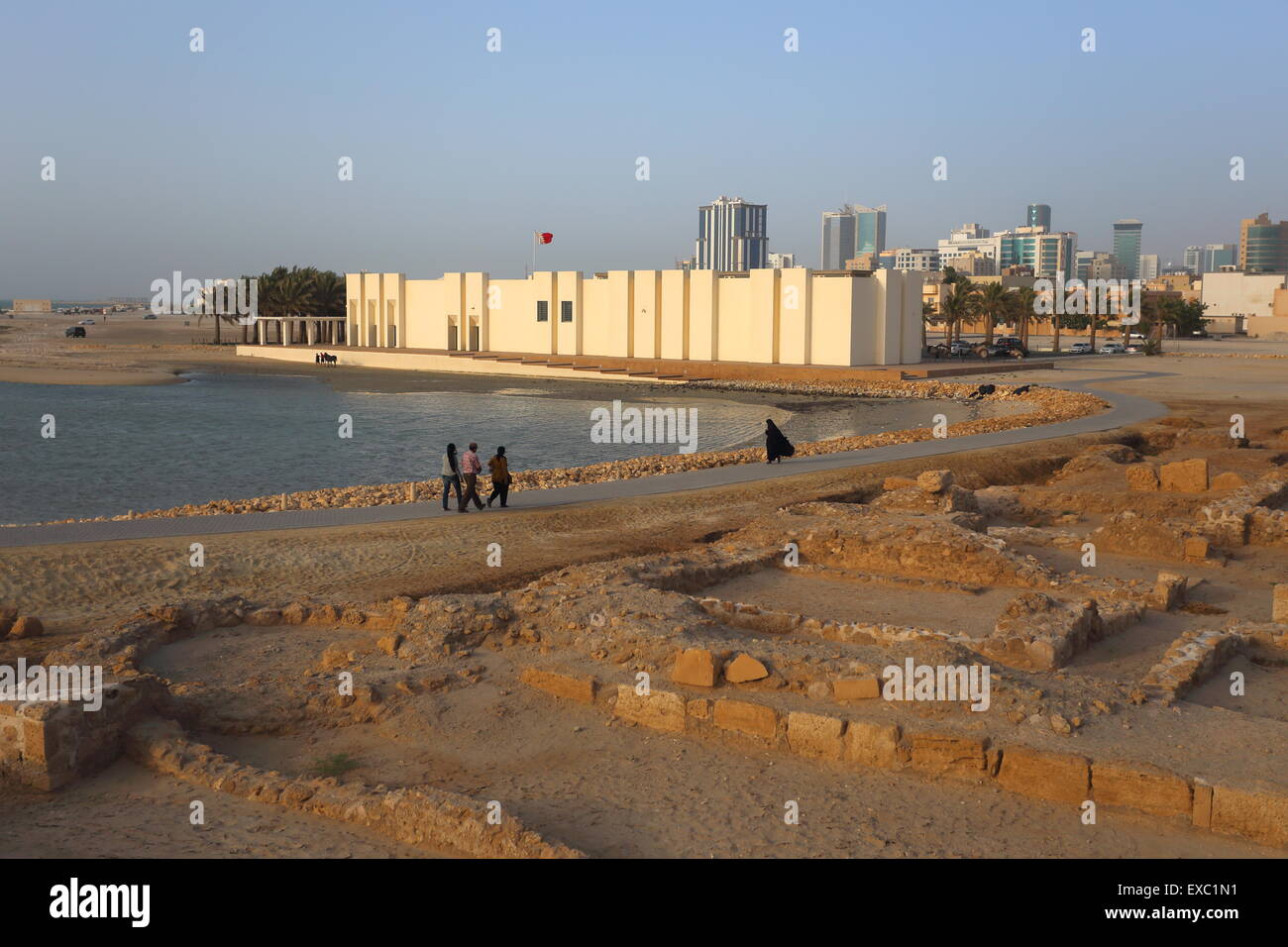 Bahrain Fort Museum with excavations of Dilmun-era ruins in front, Kingdom of Bahrain Stock Photo