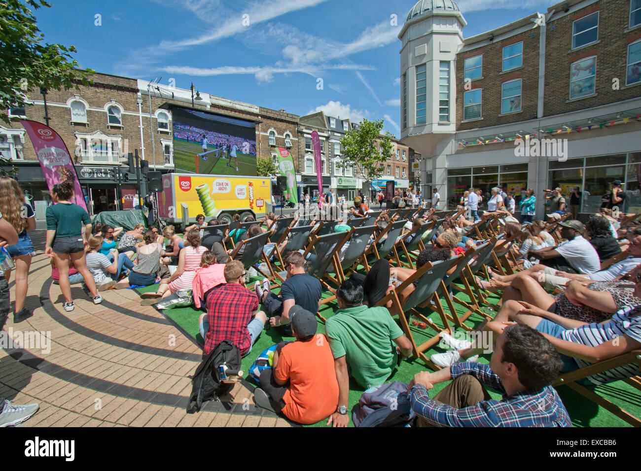 Watching wimbledon tennis on big tv screen outside hi-res stock photography and images