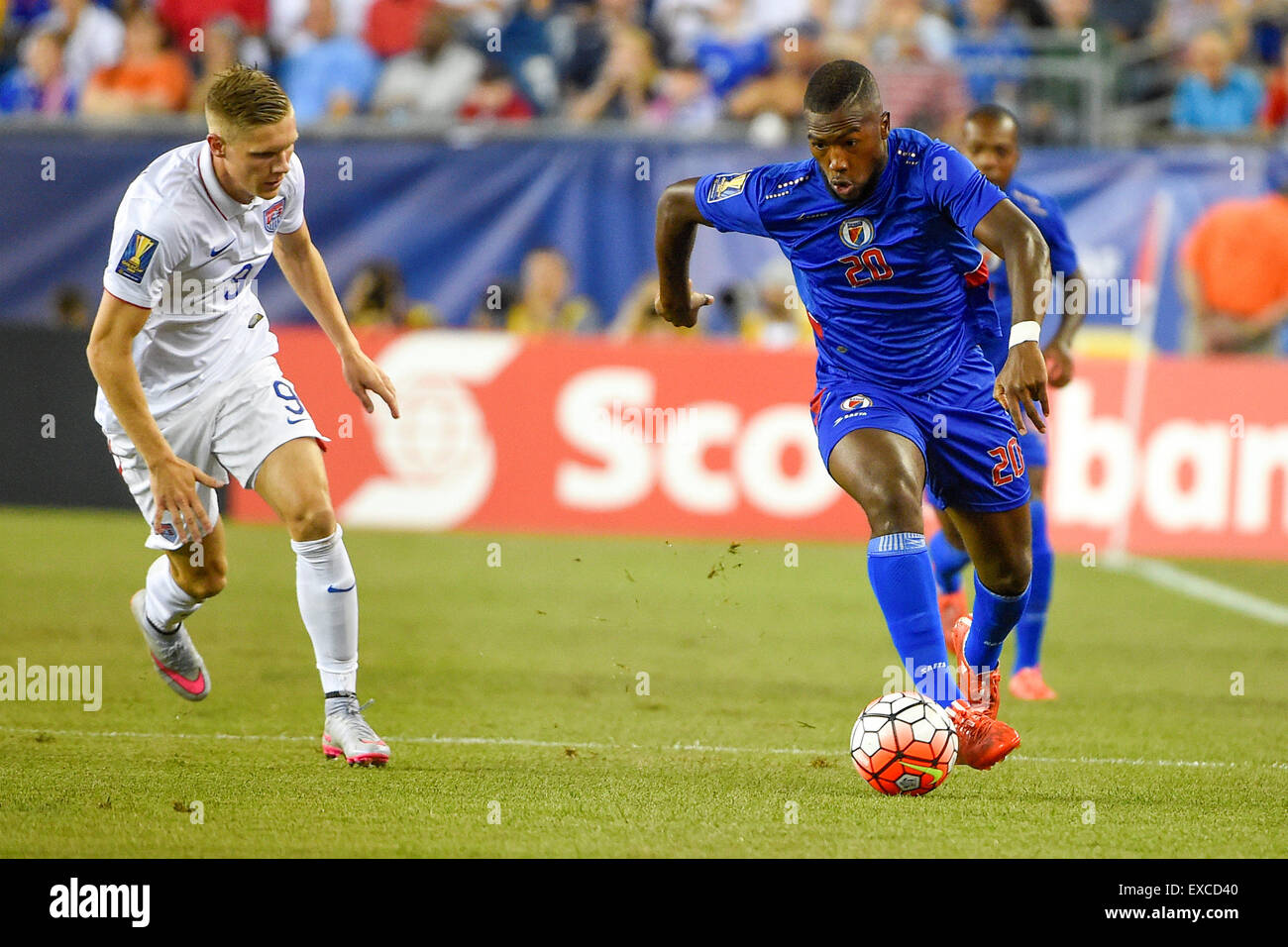Foxborough, Massachusetts, USA. 10th July, 2015. Haiti forward Duckens Nazon (20) works to keep the ball with under pressure from United States forward Aron Johannsson (9) during the CONCACAF Gold Cup group stage match between USA and Haiti held at Gillette Stadium, in Foxborough Massachusetts. USA defeated Haiti 1-0. Eric Canha/CSM/Alamy Live News Stock Photo