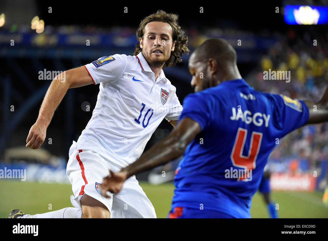 Foxborough, Massachusetts, USA. 10th July, 2015. United States midfielder Mix Diskerud (10) in game action during the CONCACAF Gold Cup group stage match between USA and Haiti held at Gillette Stadium, in Foxborough Massachusetts. USA defeated Haiti 1-0. Eric Canha/CSM/Alamy Live News Stock Photo
