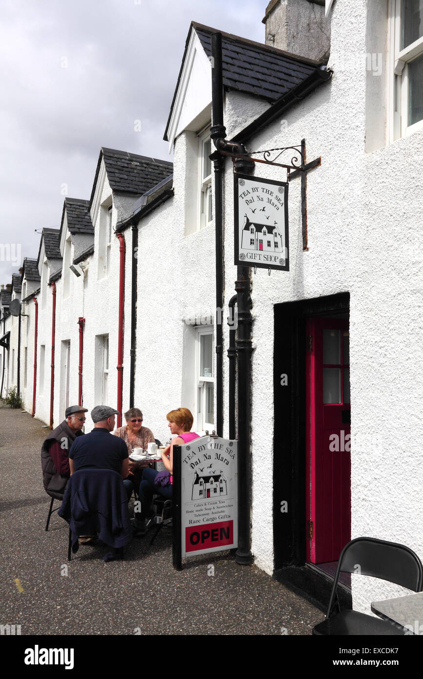 2 couples enjoying outdoor teas and coffees, Ullapool, Highlands, Scotland Stock Photo
