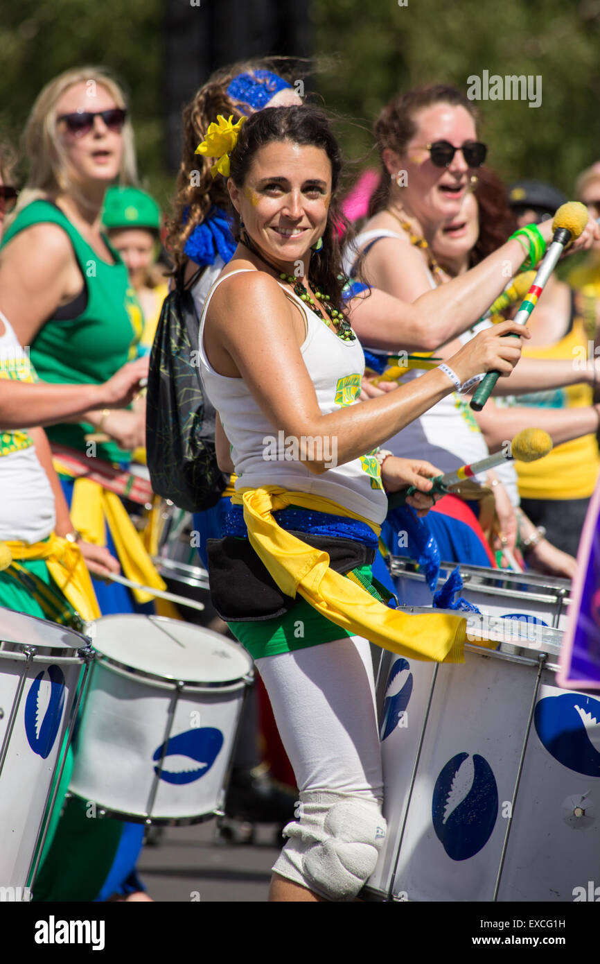 Bath, UK. 11th July, 2015. Hundreds of people line the streets in the ...