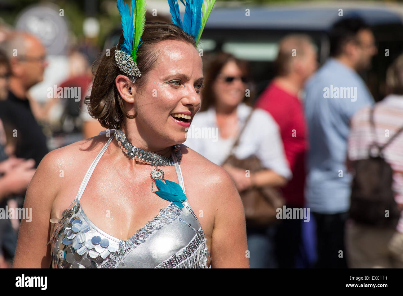 Bath, UK. 11th July, 2015. Hundreds of people line the streets in the ...